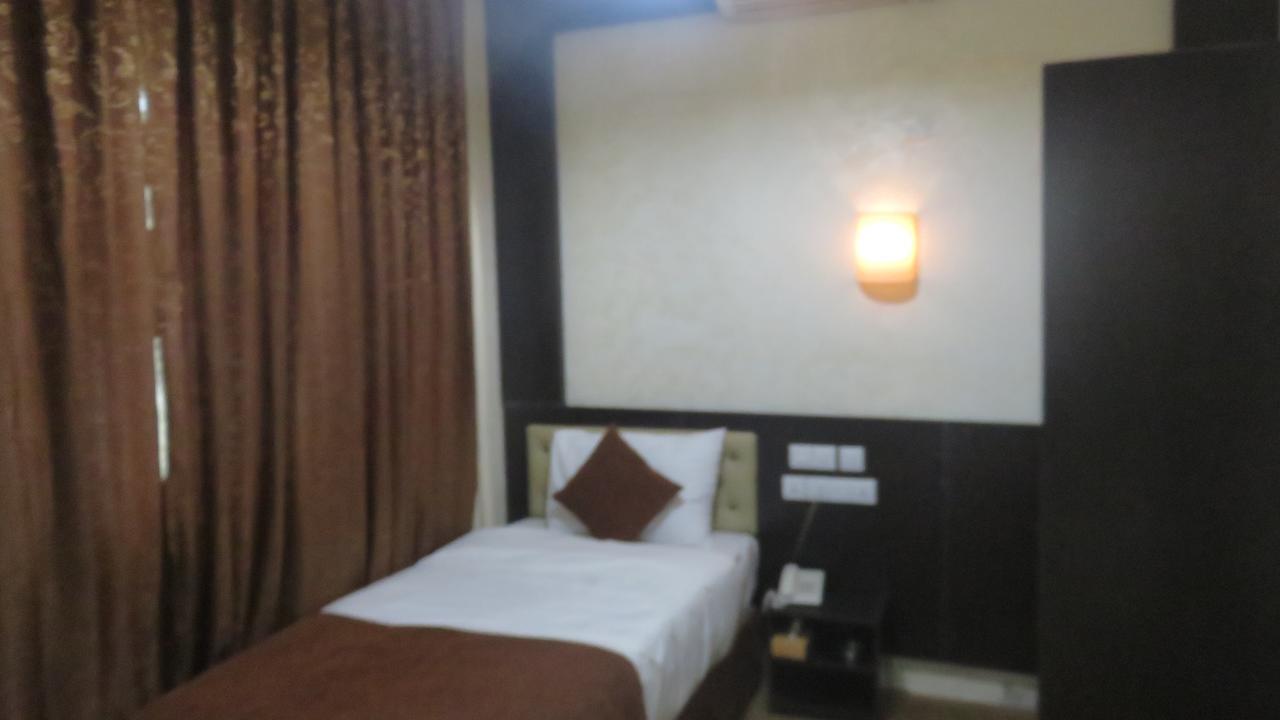 Teeba Palace Hotel Suites Amman Eksteriør bilde